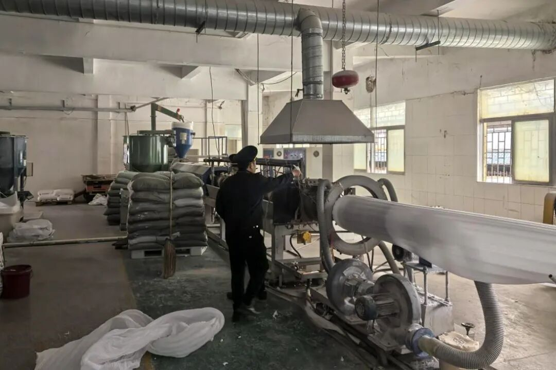 迅速查处一废气偷排企业